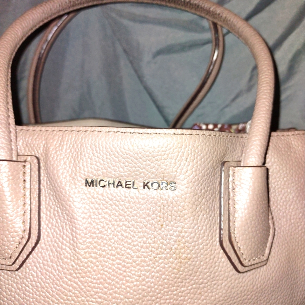 Leather Michael kors crossbody bag.
